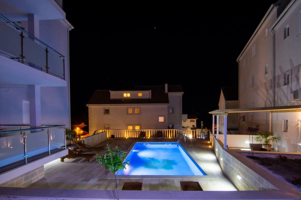 Apartments Sara 3 Bol Exterior foto