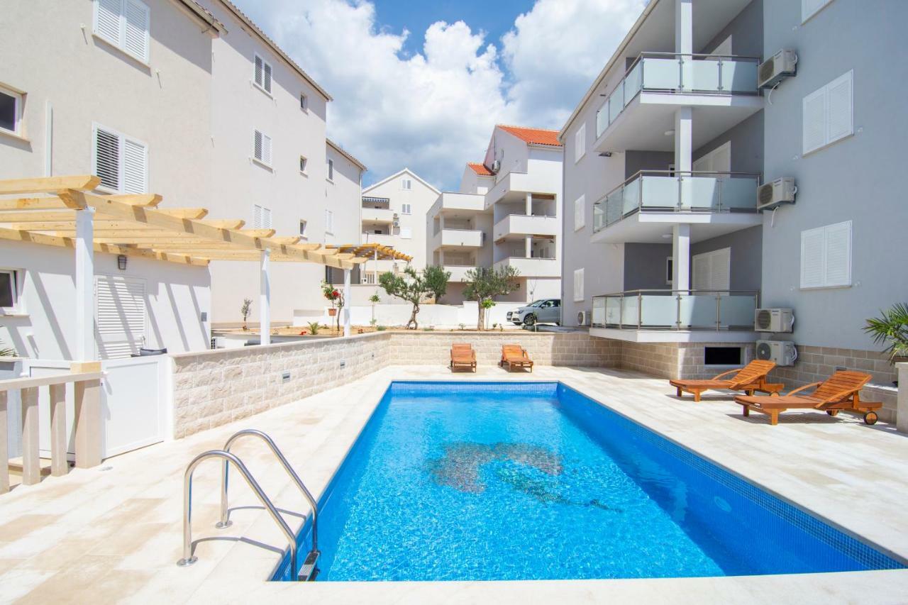 Apartments Sara 3 Bol Exterior foto